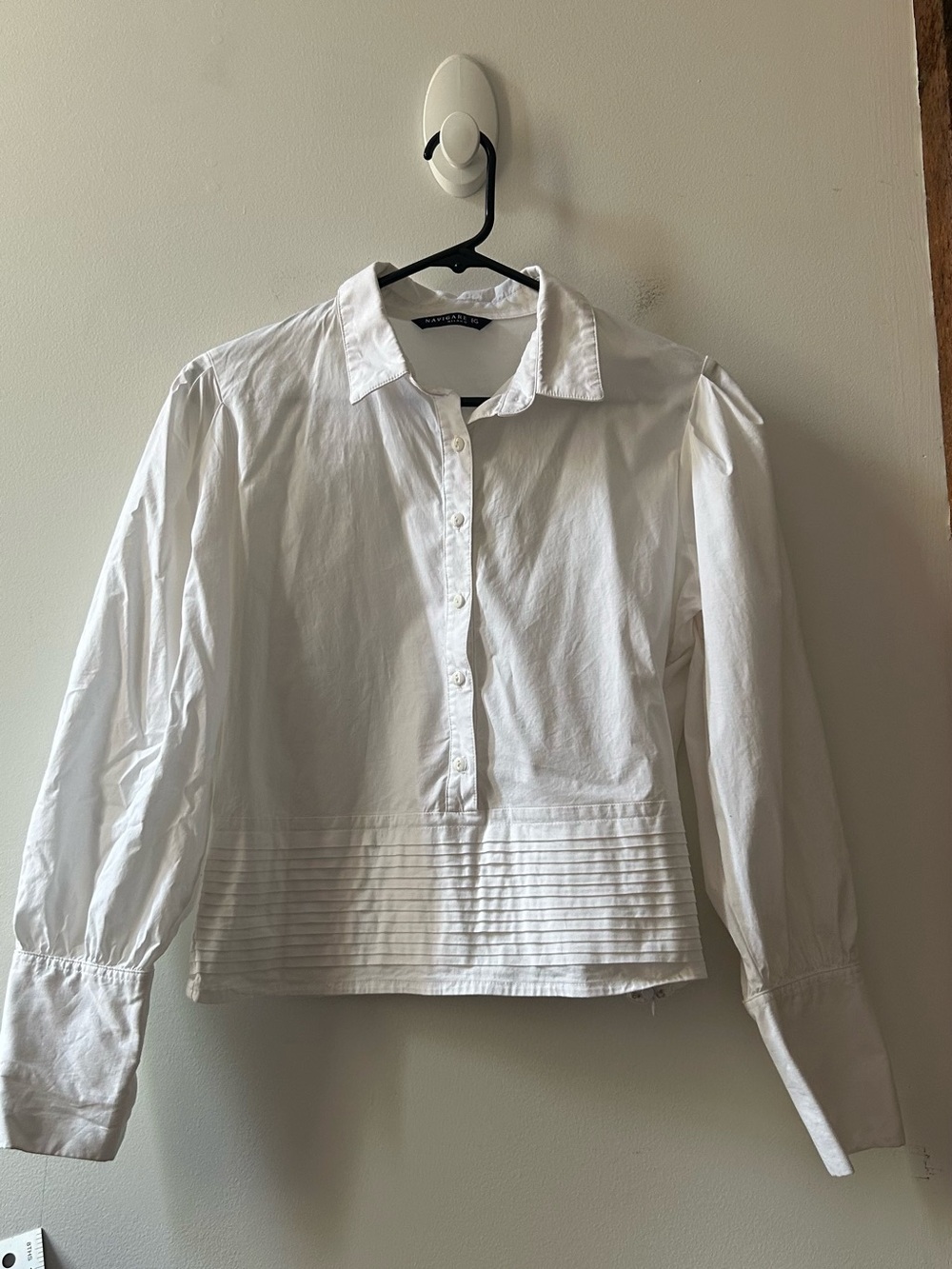 Women’s White Button-Front Pleated Hem Shirt - Elegant Cotton Top